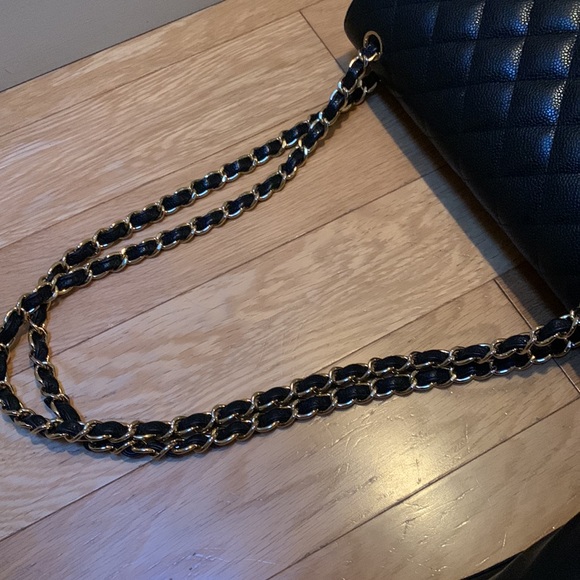 CHANEL JUMBO CAVIAR CLASSIC DOUBLE FLAP GOLD HARDWARE - Picture 9 of 16